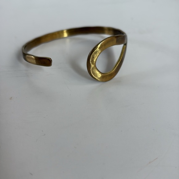 Hammered metal gold tone cuff bracelet brass? bracelet half circle bracelet - Picture 4 of 16